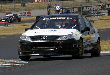 Petter Granlund har nu godt styr på Peugeot raceren, og ser frem til det næste løb på Padborg Park, banen hvor han for nyligt kørte test på.